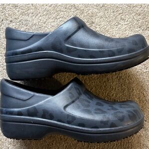 Crocs Neria Pro ii Leopard Print Clog size 6